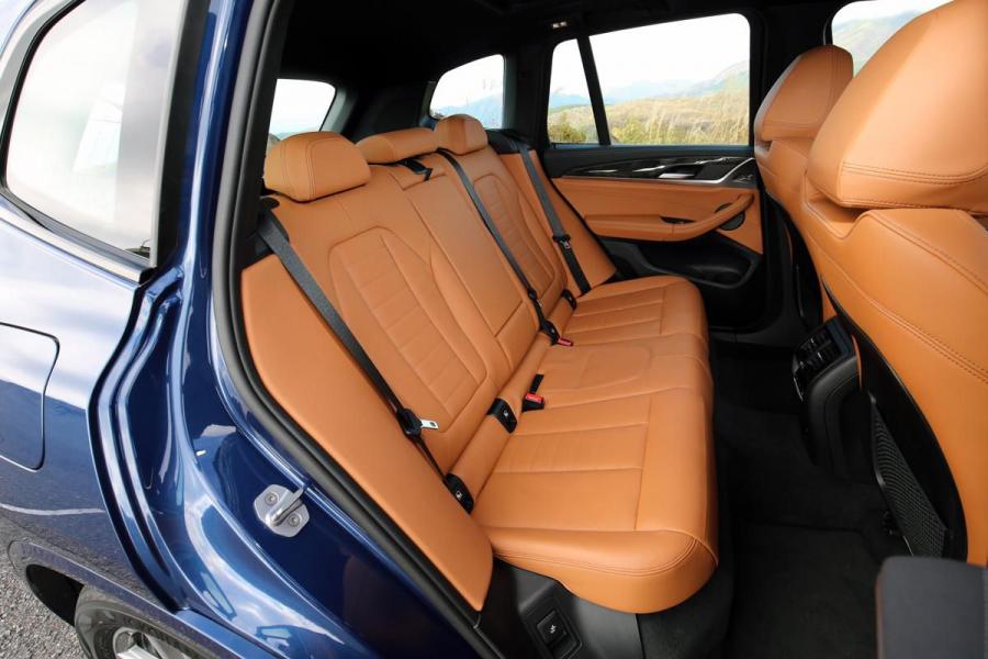 Интерьер BMW X3 xDrive20d M Sport (G01) 2017 года  (JP) (фото 14 из 14)
